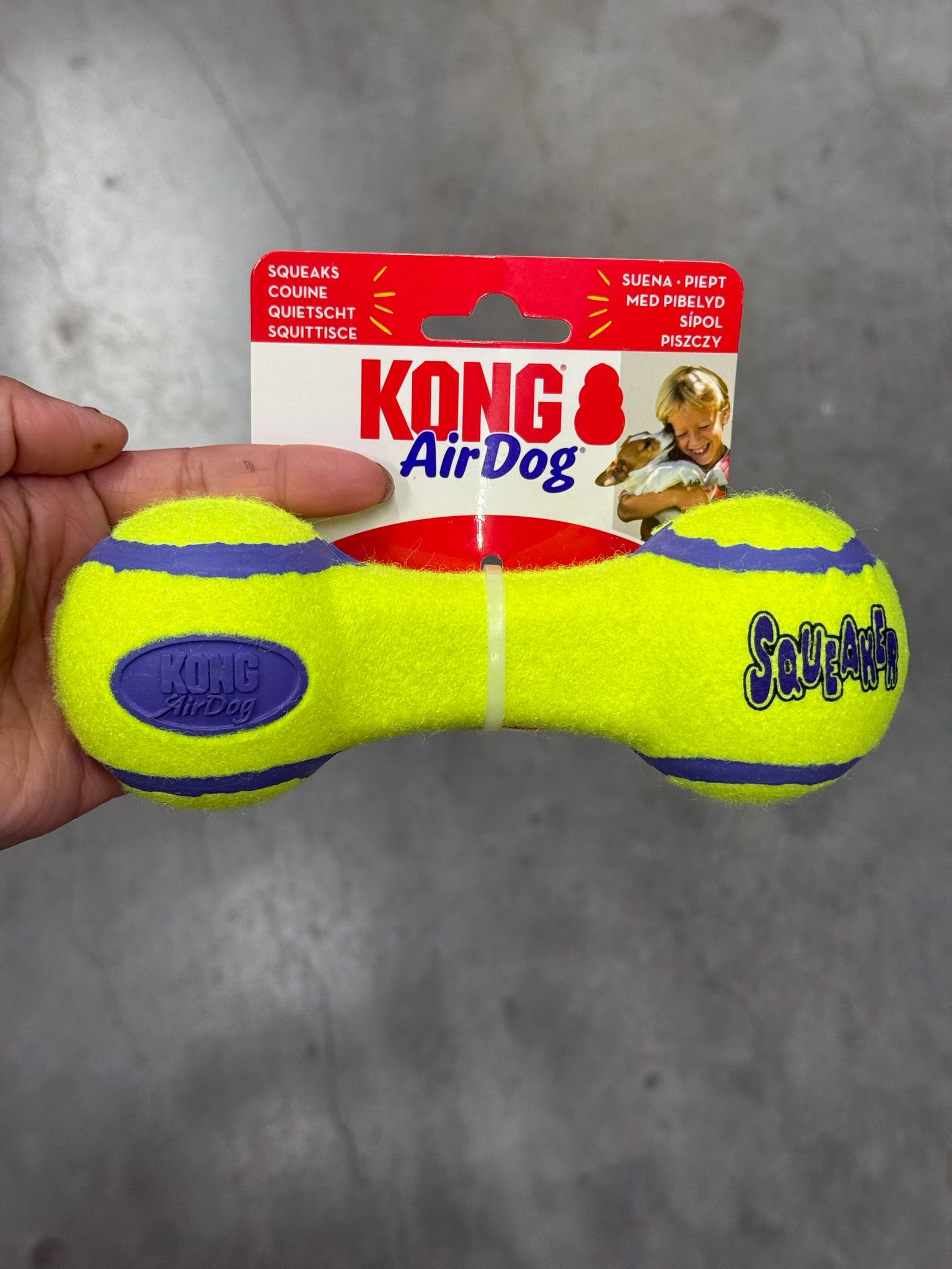 De derde product foto voor Kong Airdog Dumbel Tennisbal Geel