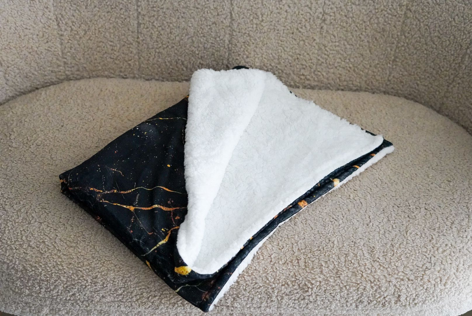 De tweede product foto voor Marble hondendekentje