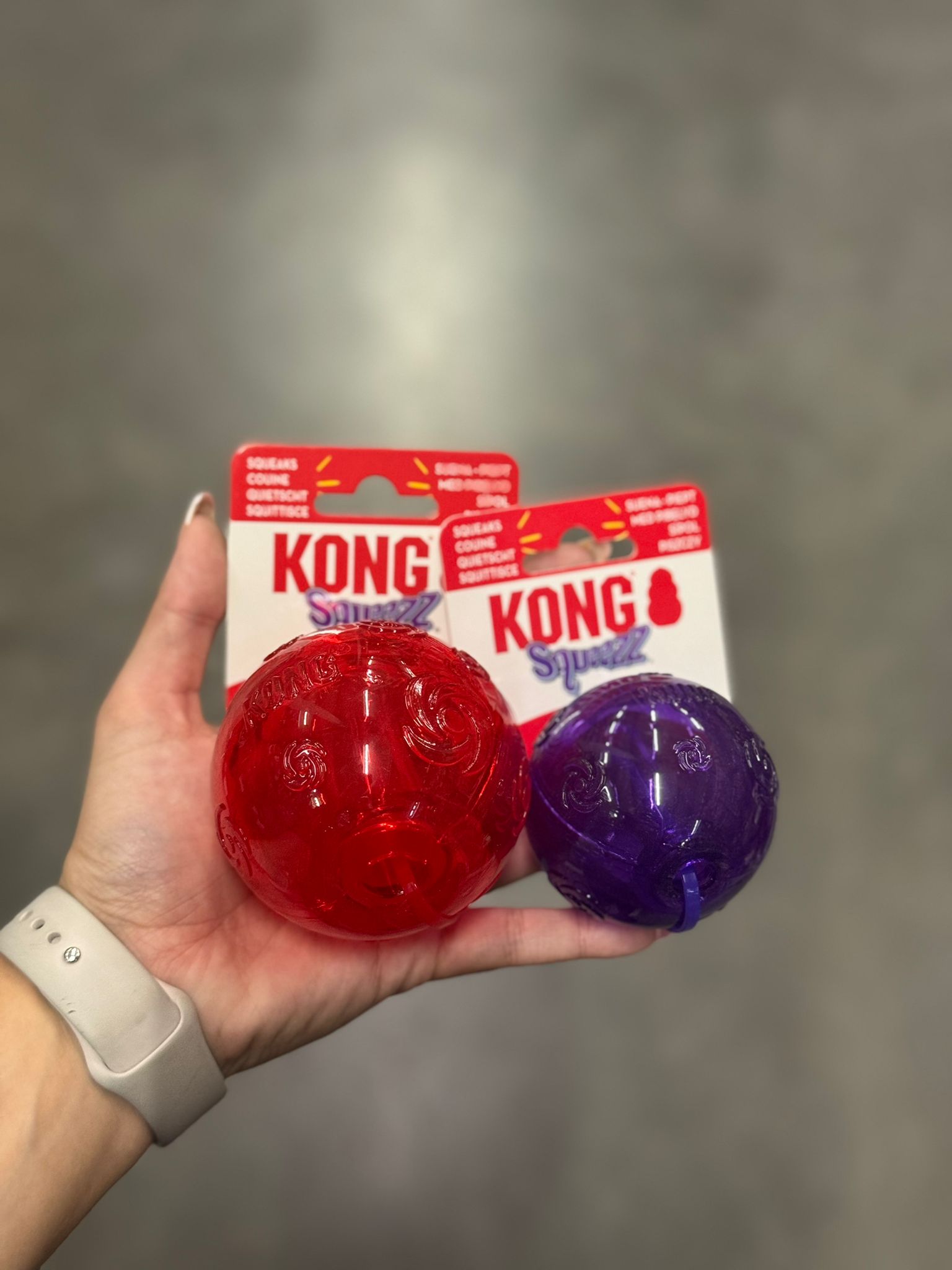 De tweede product foto voor Kong Squeezz bal