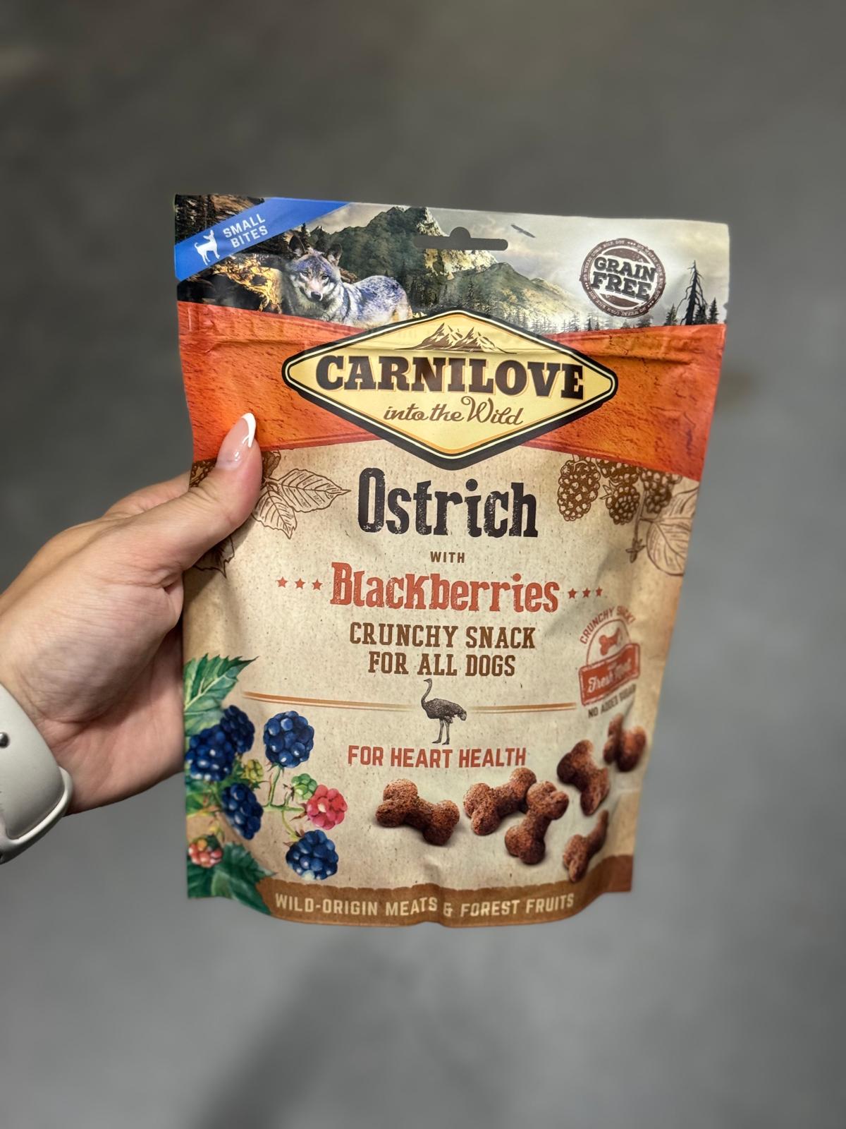 De product foto voor Carnilove Crunchy Snack Struisvogel / Zwarte Bes
