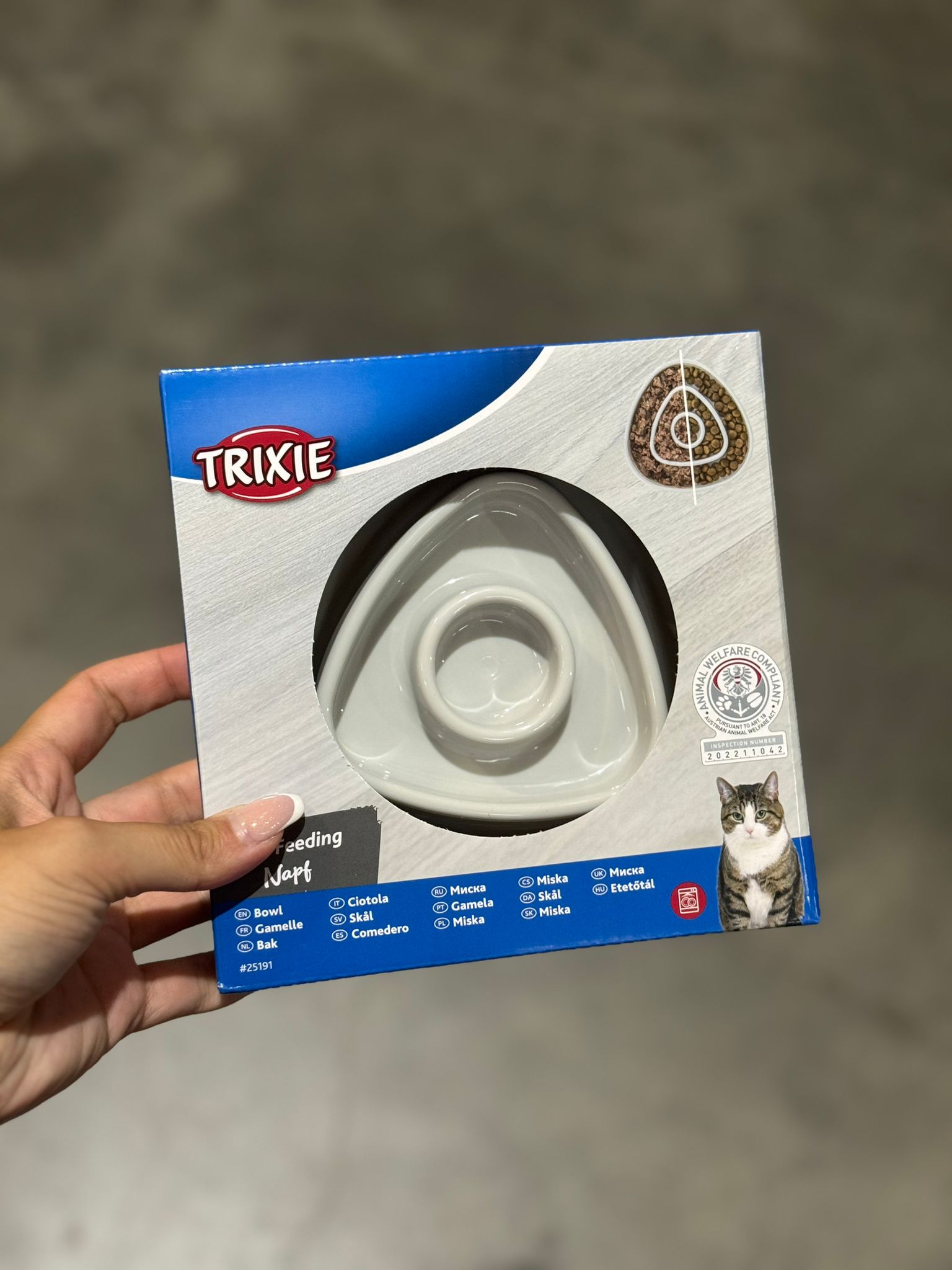 De derde product foto voor Trixie Voerbak Slowfeeding Kunststof / TPR Grijs kat