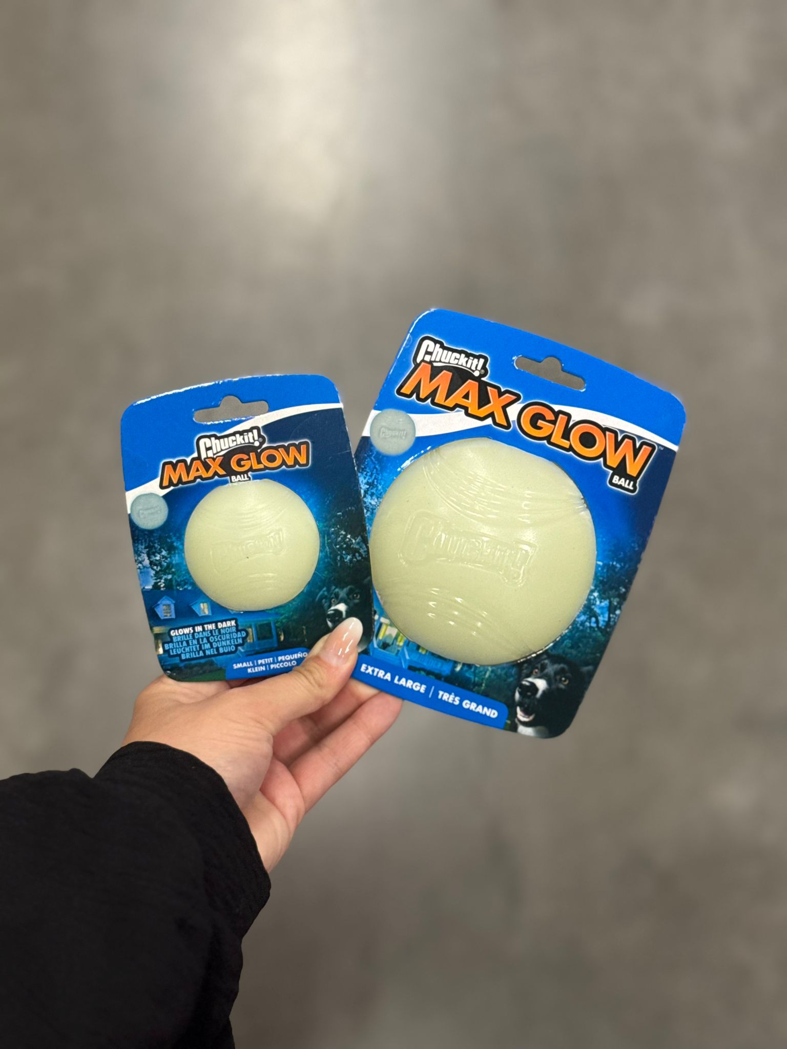 De product foto voor Chuckit Max Glow Bal Glow In The Dark