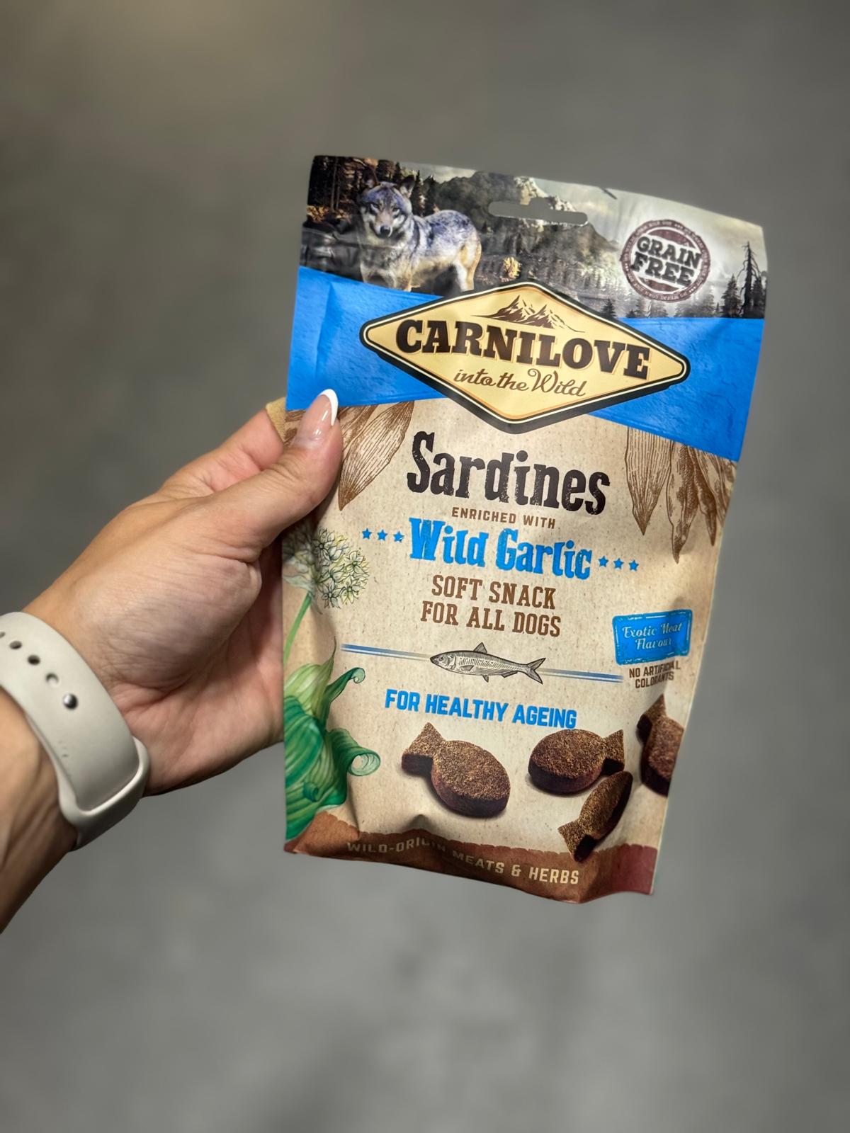 De tweede product foto voor Carnilove Soft Snack Sardientjes / Wilde Knoflook