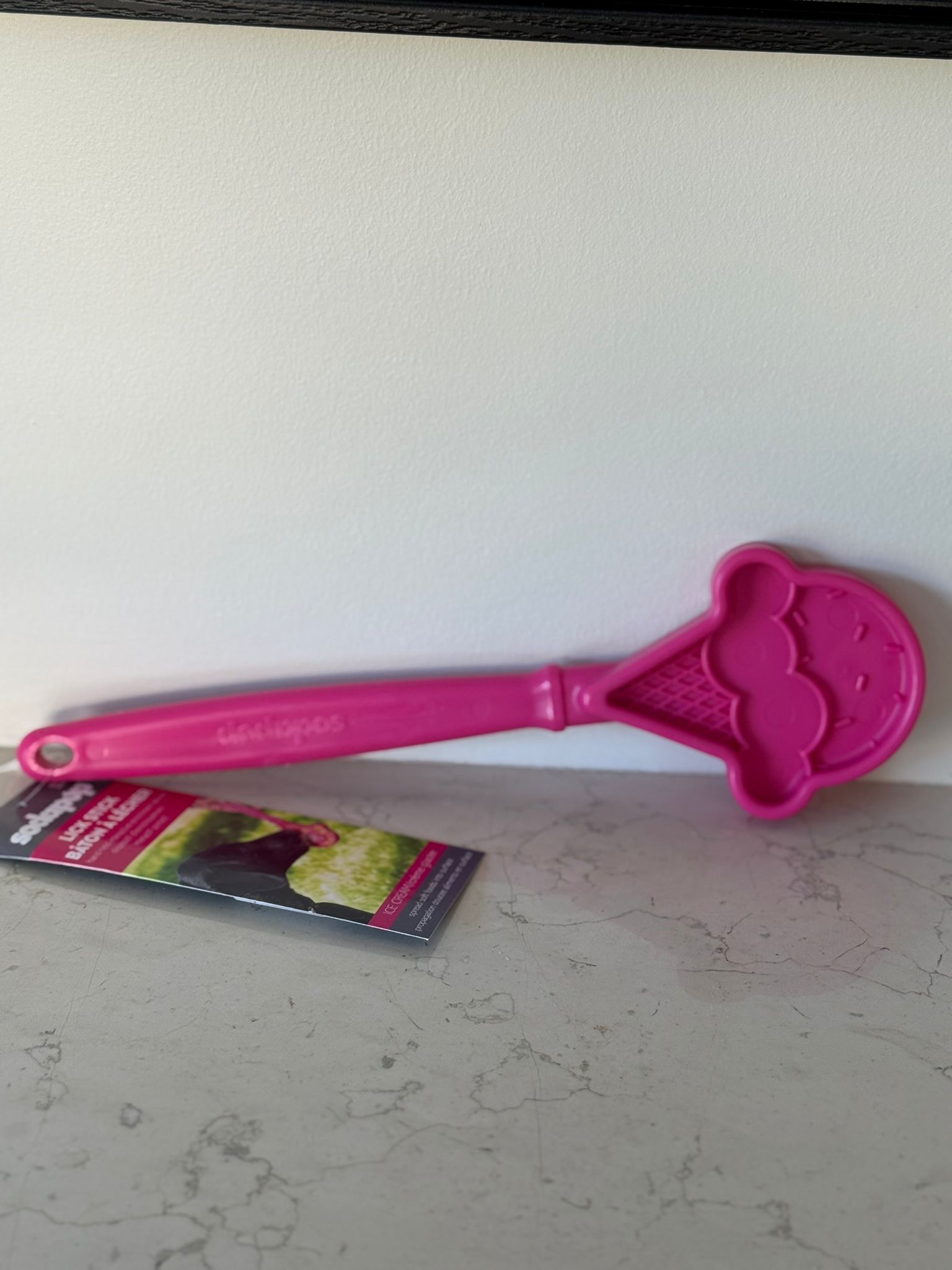 De tweede product foto voor Sodapup Ice Cream Cone Lick Stick Hand-Held Interactive Enrichment Toy