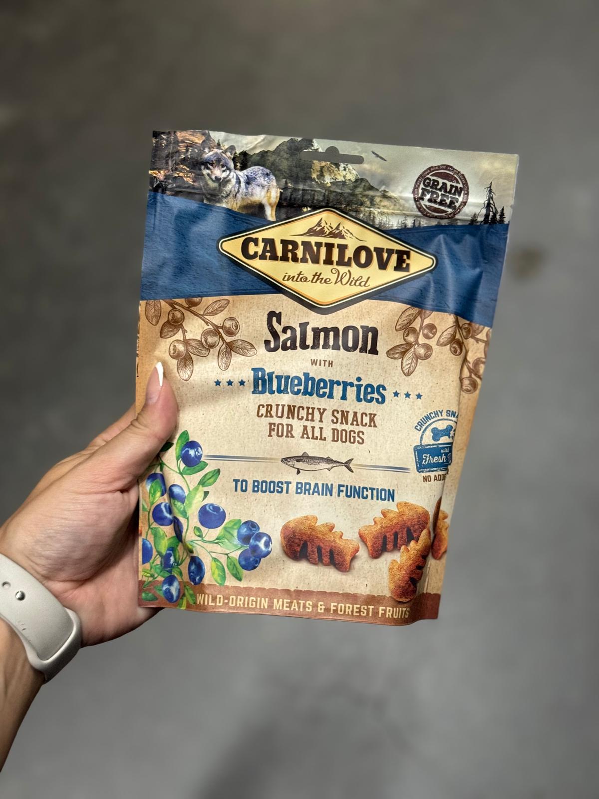 De product foto voor Carnilove Crunchy Snack Zalm / Blauwe Bes