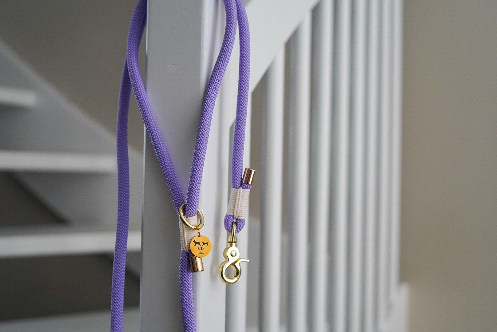 De eerste product foto voor het gerelateerde product Lila Paracord uitlaatriem