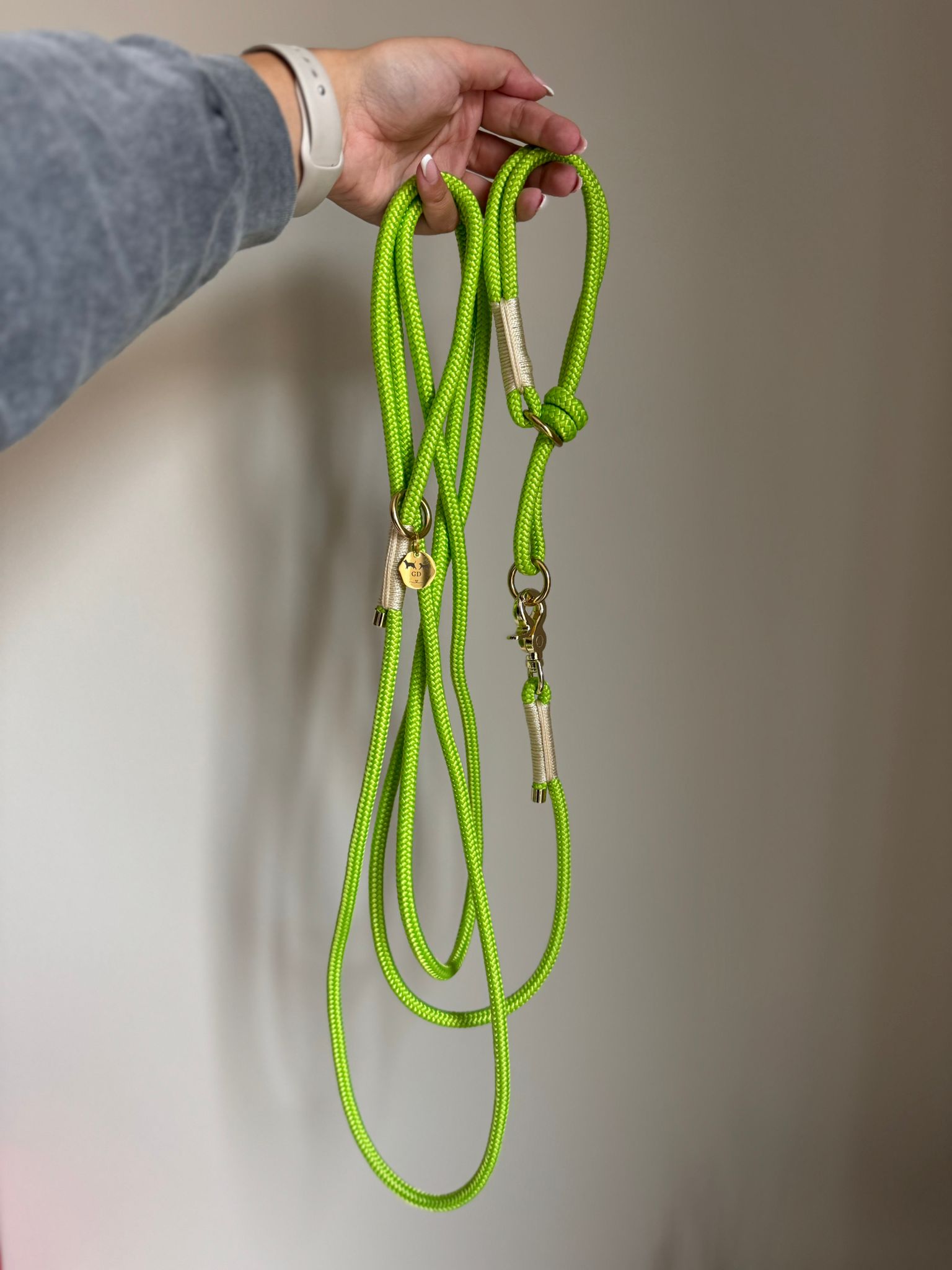 De product foto voor Groen/creme Paracord uitlaatriem