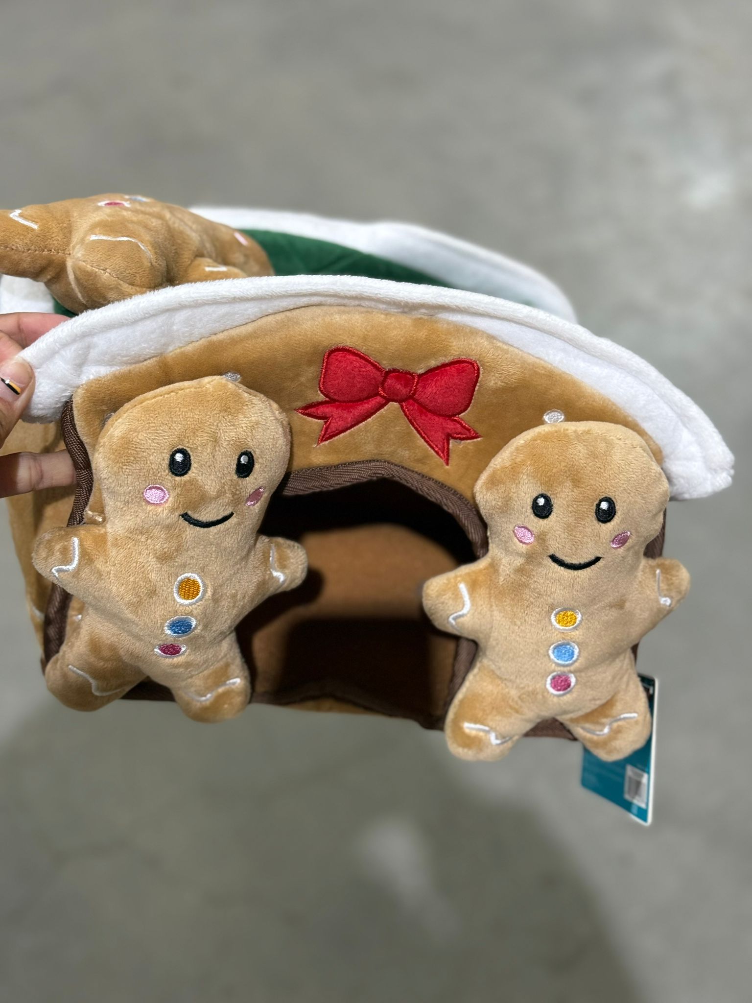 De tweede product foto voor Gingerbread House Burrow & Hide