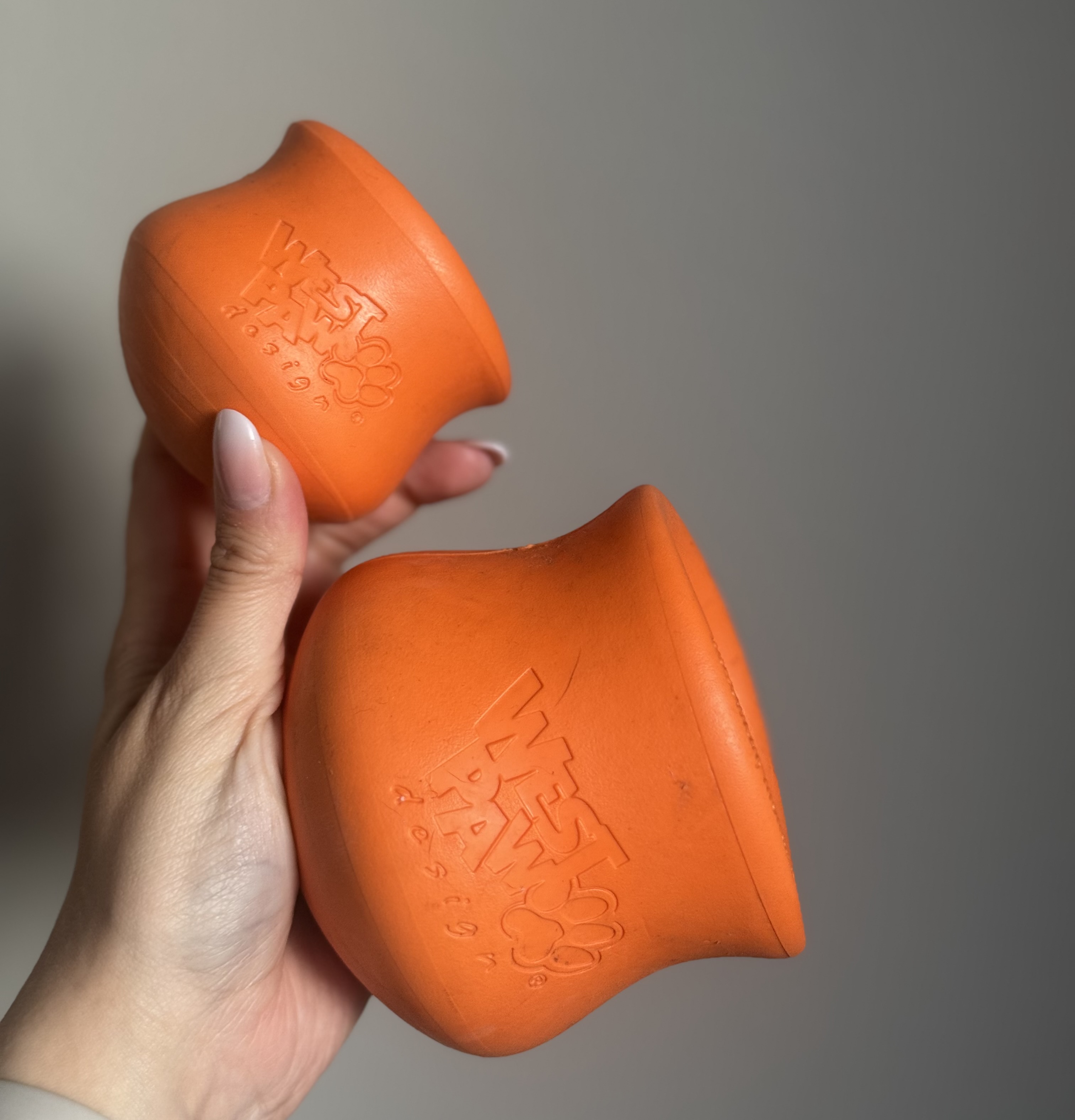 De product foto voor West Paw Toppl oranje