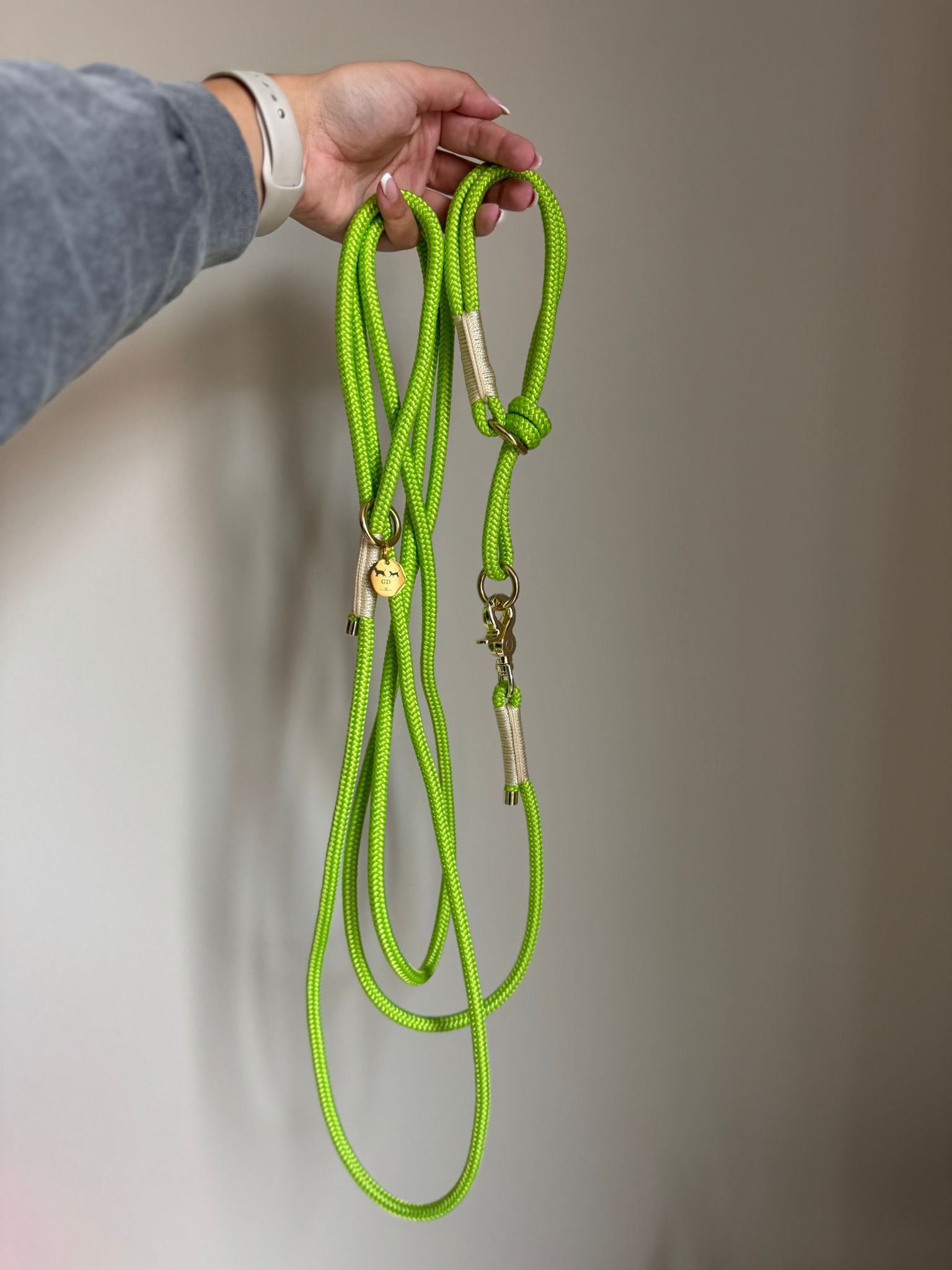 De vierde product foto voor Groen/creme Paracord uitlaatriem