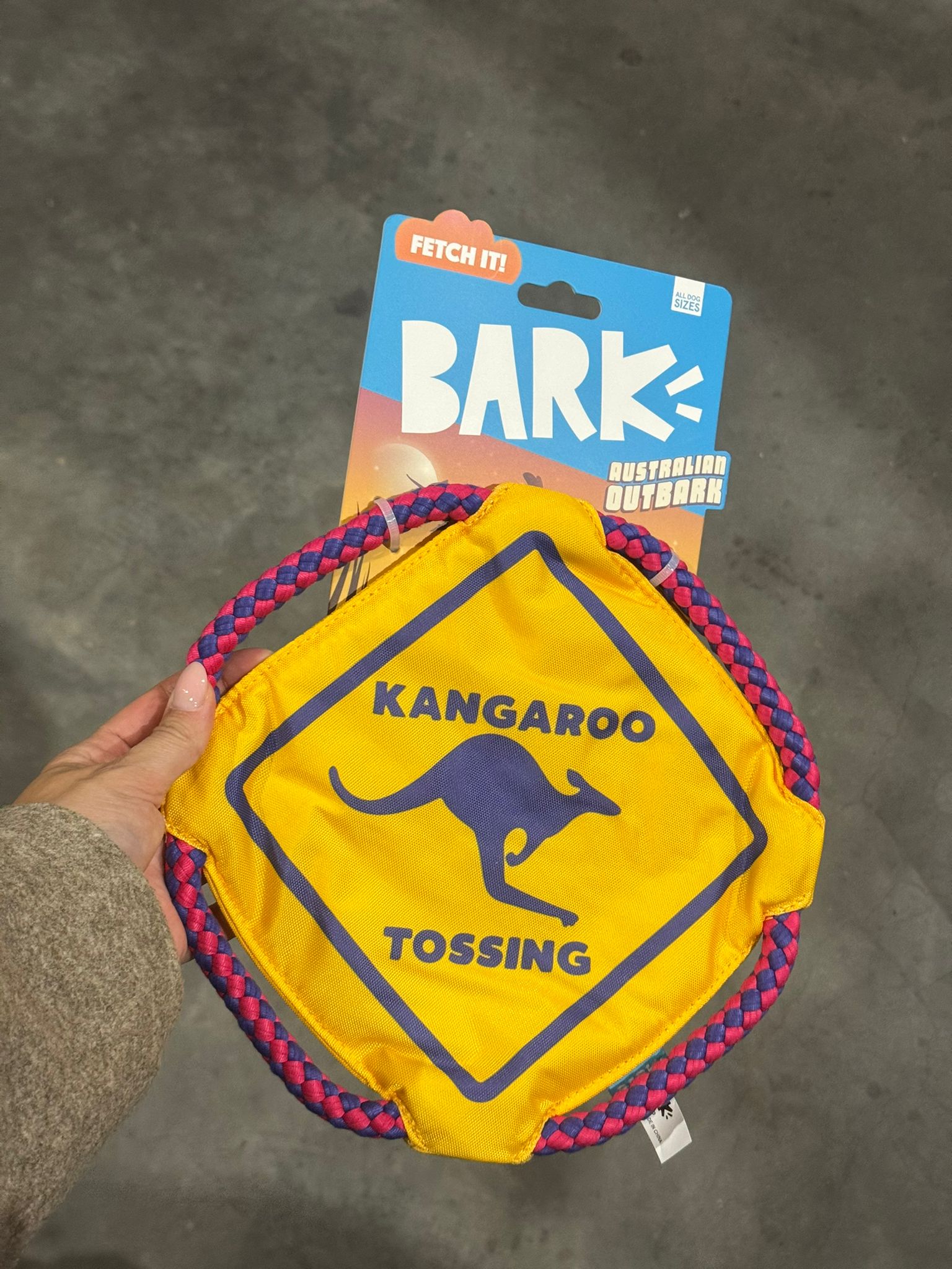De product foto voor BARK Kangaroo tossing flos frisbee
