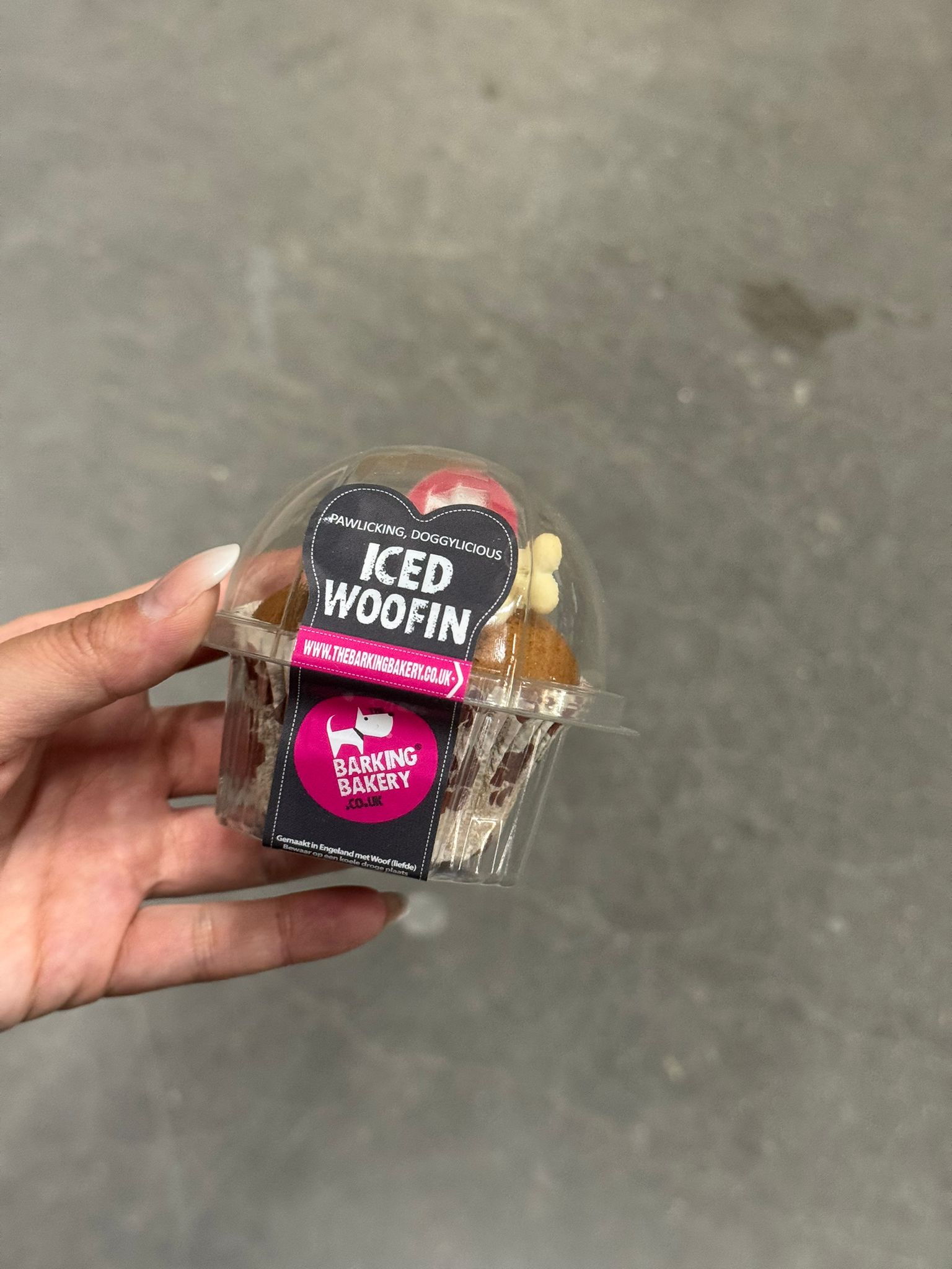 De tweede product foto voor The Barking Bakery Carob Woofin Met Blauw Glazuur