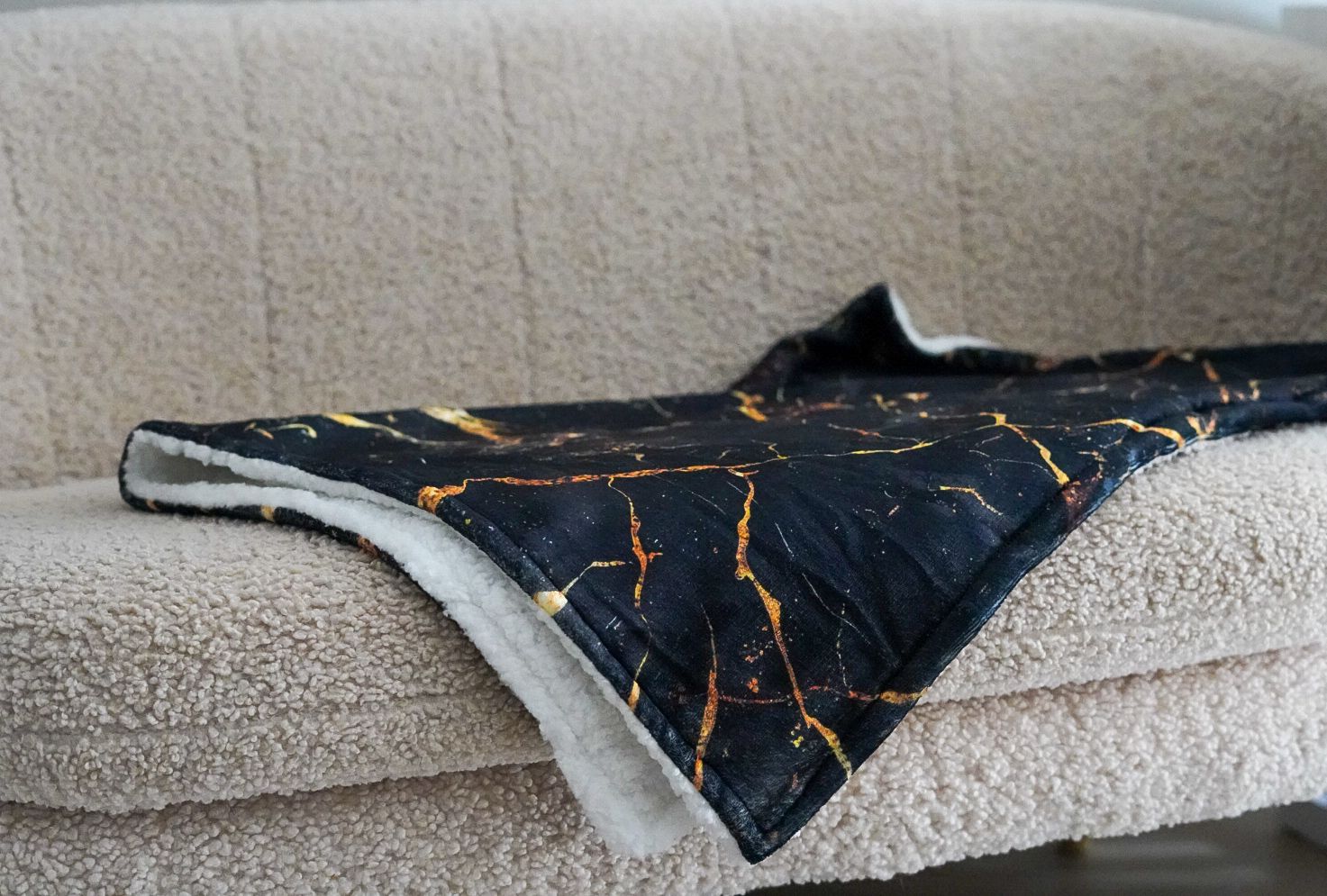 De eerste product foto voor Marble hondendekentje 