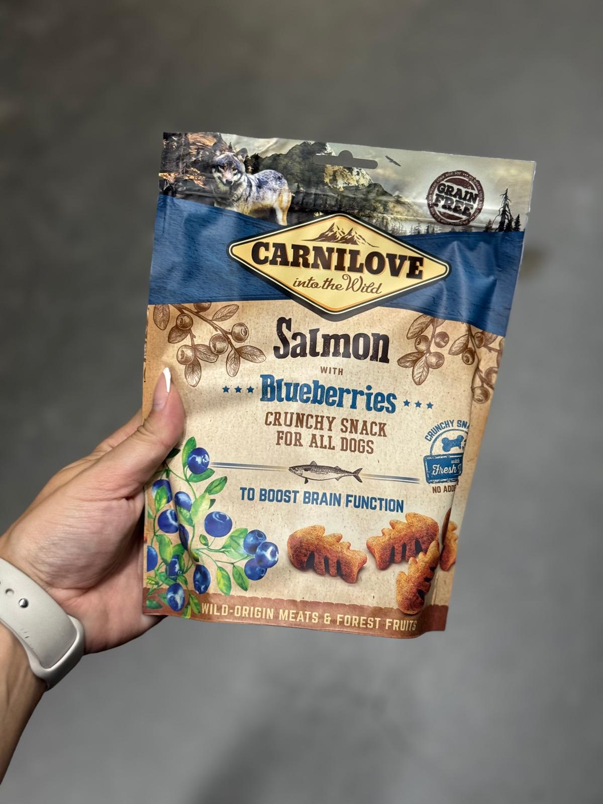 De tweede product foto voor Carnilove Crunchy Snack Zalm / Blauwe Bes