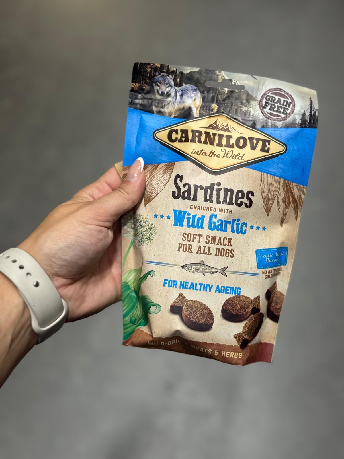 De product foto voor Carnilove Soft Snack Sardientjes / Wilde Knoflook