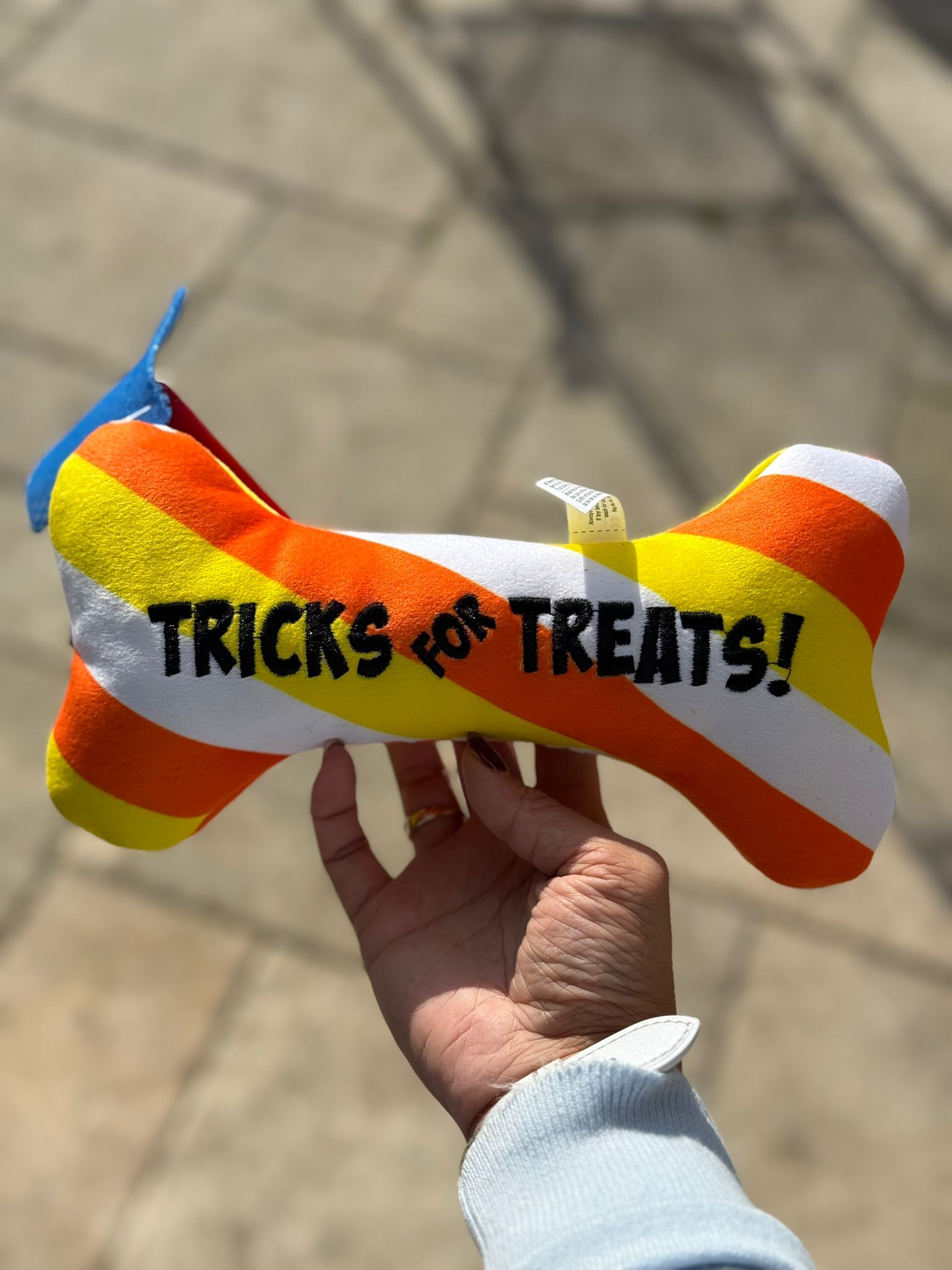 De tweede product foto voor Halloween Lulubelles Power Plush Tricks for Treats Bone
